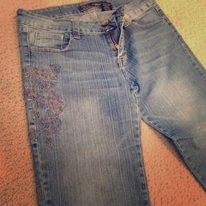 🚨SOLD🚨Jeans with design on one hip