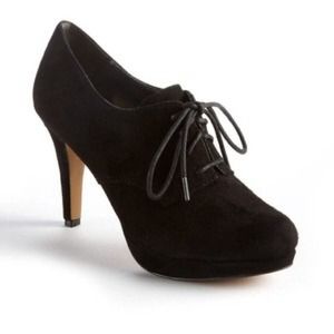 Adrienne Vittadini Black lace up booties