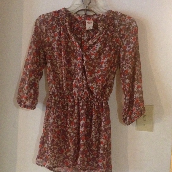 3/4 sleeved floral top!