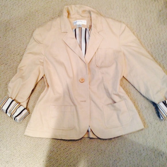 🚨SOLD🚨 Blazer - Picture 2 of 2