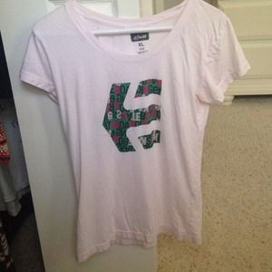 Etnies light pink T-shirt