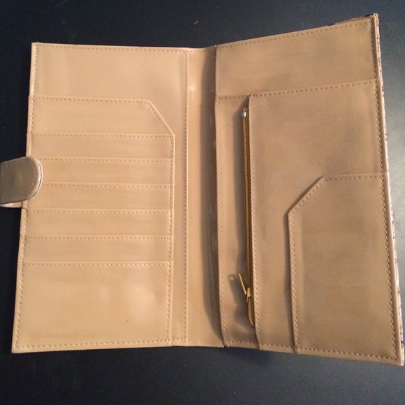 ⛔️SOLD⛔️Cork Passport Holder/ Wallet - Picture 2 of 3