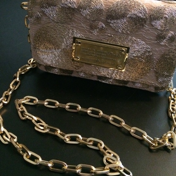 ⛔️SOLD⛔️Posh Gold Chain Clutch Wallet - Picture 3 of 3