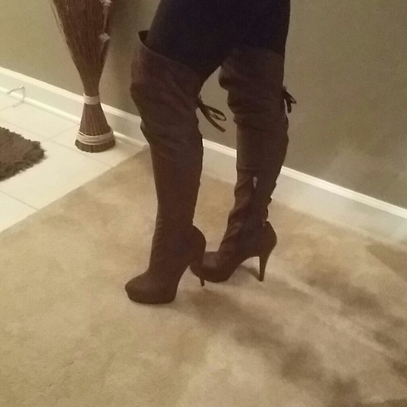 NWT Bebe over the knee brown suede boots