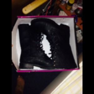 Combat boots REDUCED!! Just want them out HOLD!
