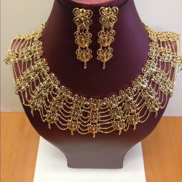 Gold Egyptian Goddess - Picture 2 of 4