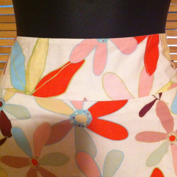 🌺️️HOST PICK🌺 LOVELY FLORAL SKIRT🌺 - Picture 3 of 4