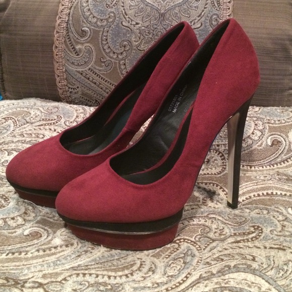 Maroon suede heels NWOT