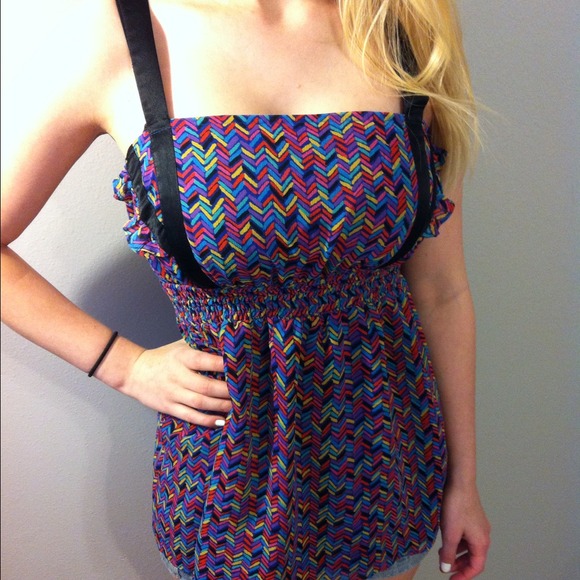 Zigzag patterned tank top