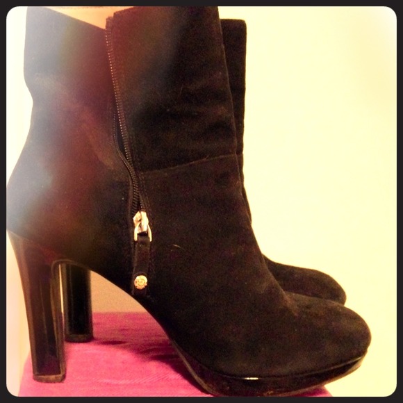 Ellen Tracy black suede ankle 3 1/2 " boot.