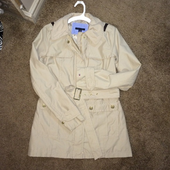 ✨Tommy Hilfiger Trench Coat 💯% Authentic✨