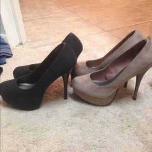 Nude and black pumps