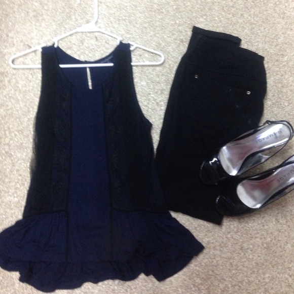 American eagle ruffle lace top