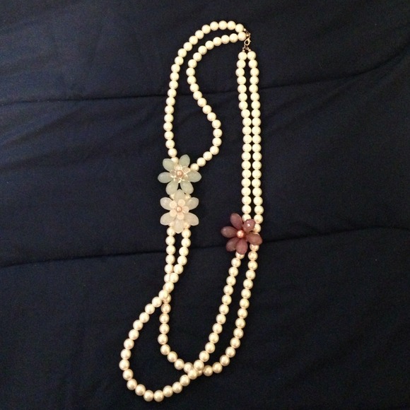Anthropologie Floral Pearl necklace