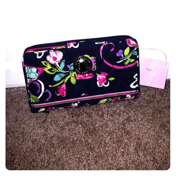 Vera Bradley turn lock wallet *Ribbons*