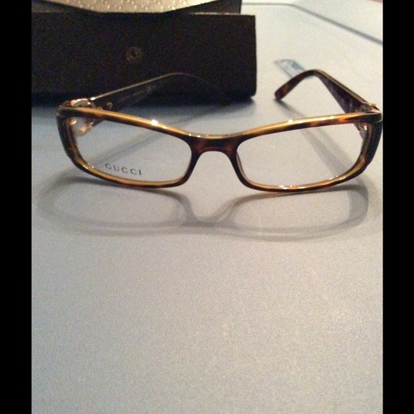 Gucci eyeglass frames. 54-16-140
