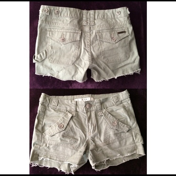 Khaki shorts with button pockets on back and front - Picture 1 of 1