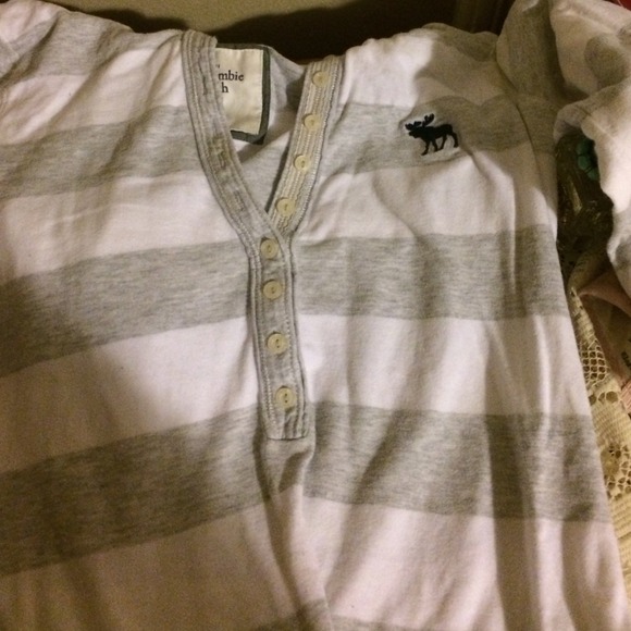 3/4 length sleeved shirt