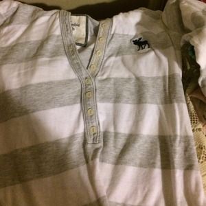 3/4 length sleeved shirt