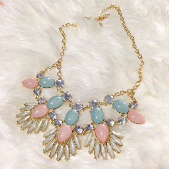 ⛔️SOLD⛔️Sweet Statement Necklace