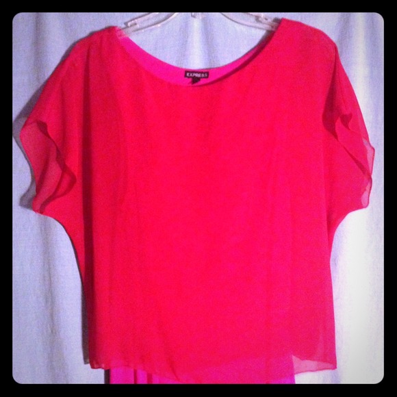 🎁🎁 Moving sale! Just reduced!! Express top