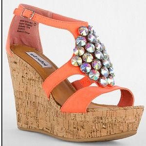 Buckle coral wedges