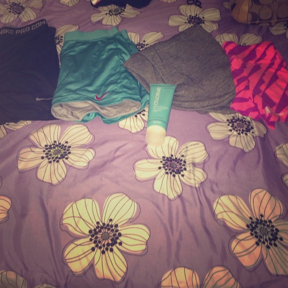 Bundle trade for @dudeeitscarla 🎀🎀 reserved! 💌