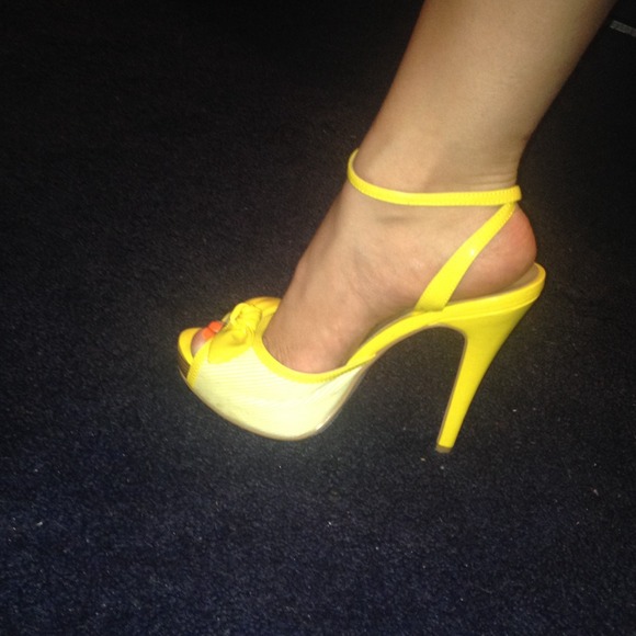 Platform Sandals with Bow