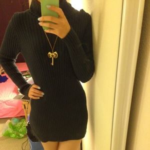 Uniqlo super comfy navy blue sweater