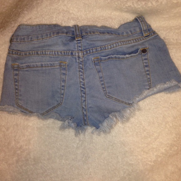 Adorable Roxy shorts! - Picture 2 of 3
