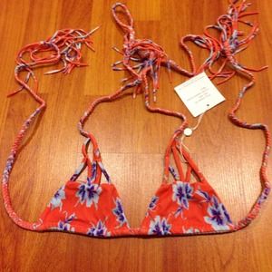 SOLD 🌺 NWT Acacia swimwear haena top