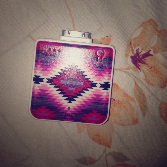 External iPhone // iPod battery charger.