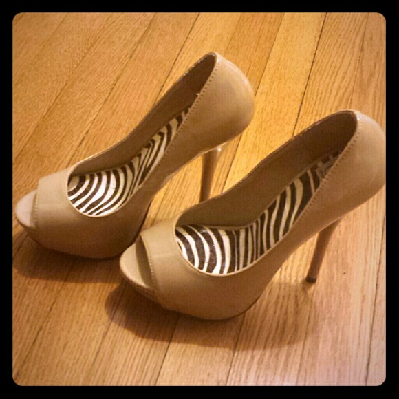 Nude Heels - Picture 1 of 4