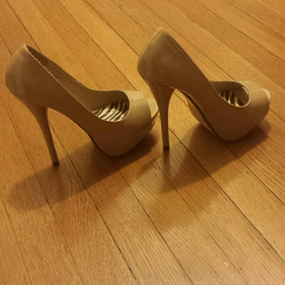 Nude Heels - Picture 3 of 4