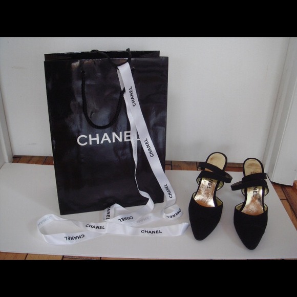 "Sold"Chanel pump