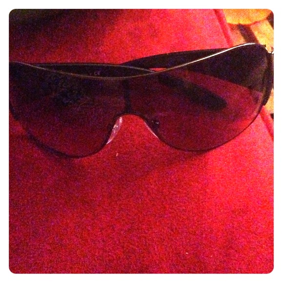 Prada sunglasses - Picture 1 of 4