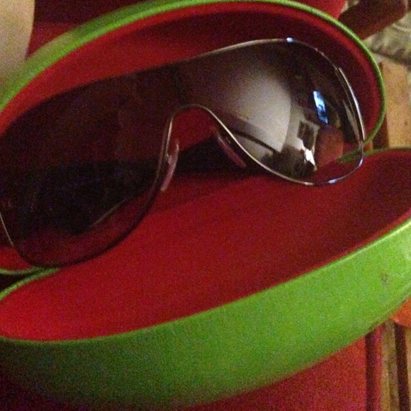 Prada sunglasses - Picture 2 of 4