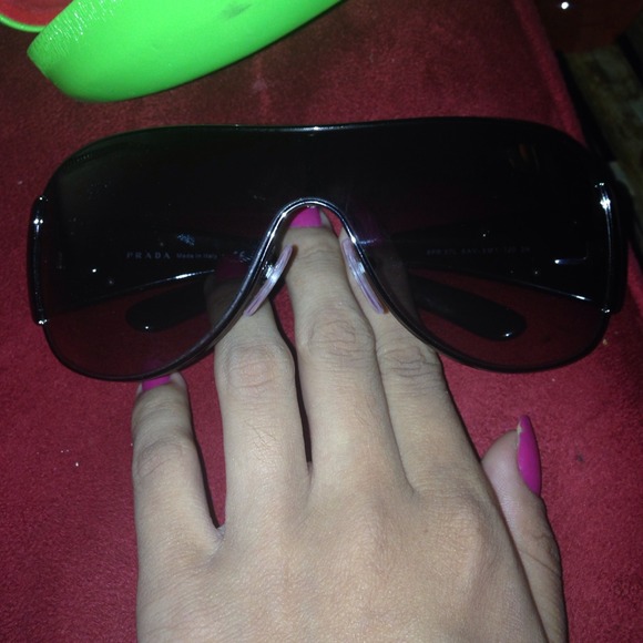 Prada sunglasses - Picture 3 of 4