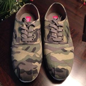 New: Camouflage shoes