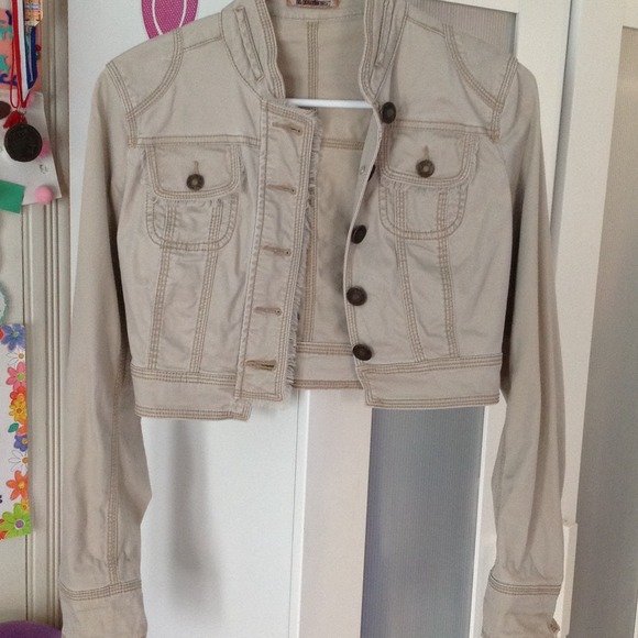 Jackets & Blazers - Cropped khaki color jacket