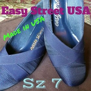 Reduced $$$ Easy Street USA Navy Blue, linen pump