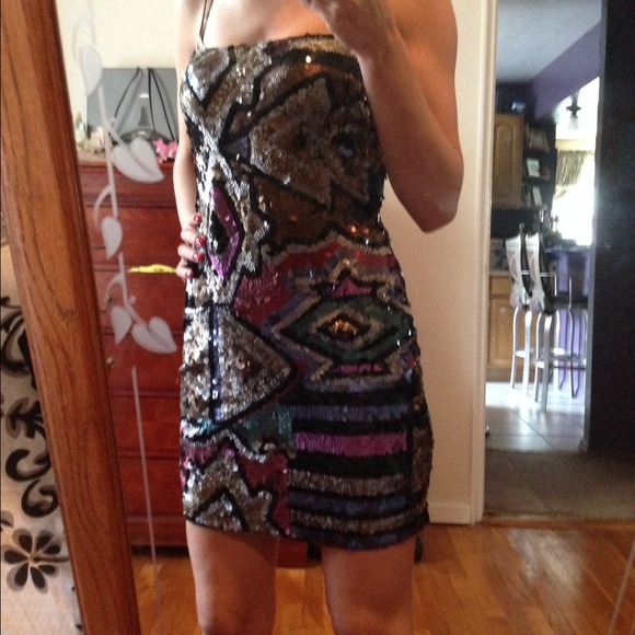 Sequenced women's dress