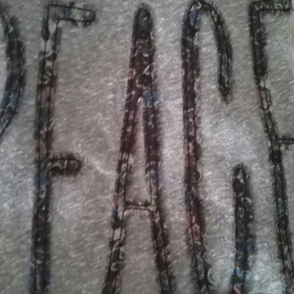 **SOLD**_American Eagle Outfitters T-shirt - Picture 2 of 3