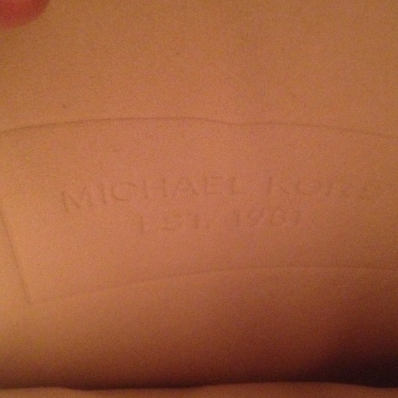 💯 authentic Michael Kors IPad sleeve! - Picture 3 of 4