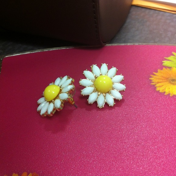 Sold elsewhere Flower earrings - Picture 3 of 3