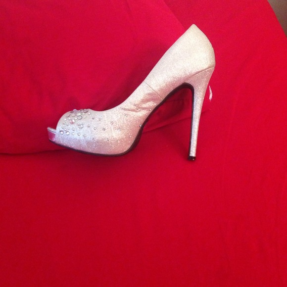 Shoes - Picture 3 of 3