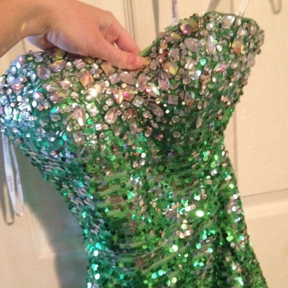 Prom dress. - Picture 2 of 2