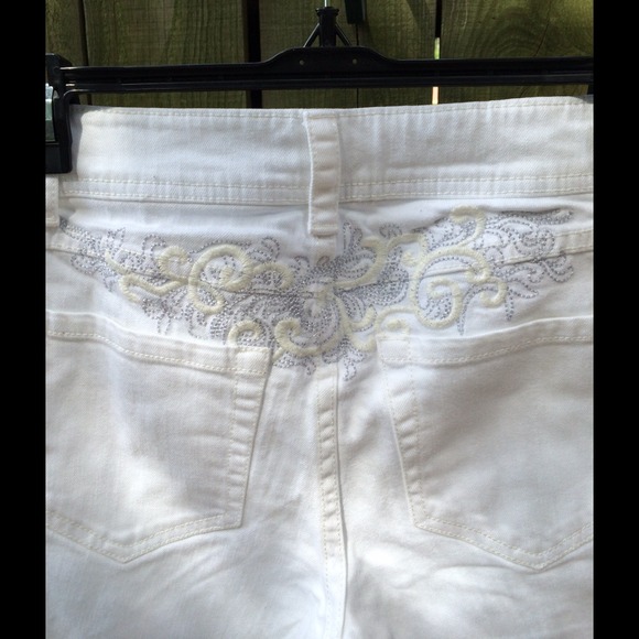 Cache Jeans! - Picture 3 of 4