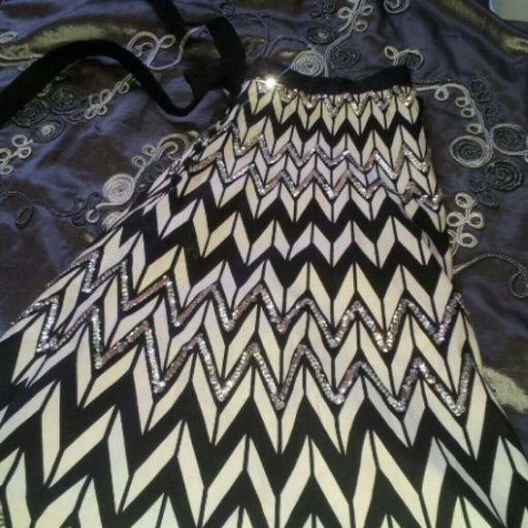 BCBG MAXAZRIA SEQUIN SKIRT SISZE - Picture 4 of 4