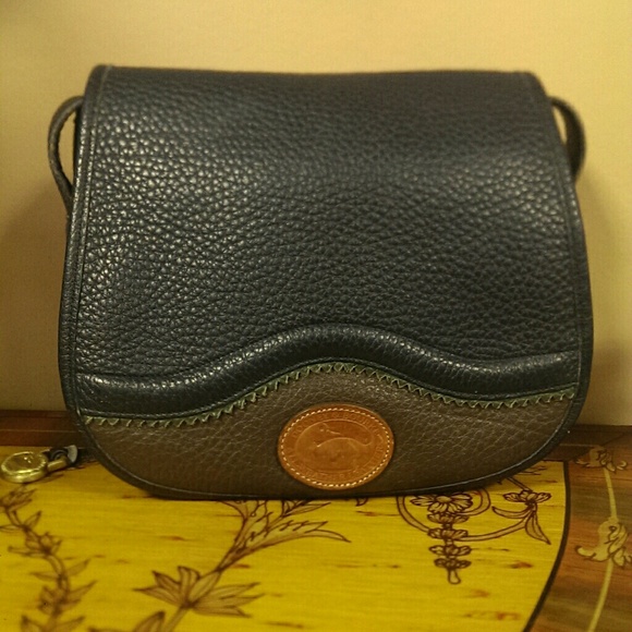 Dooney and Bourke satchel - Picture 1 of 3